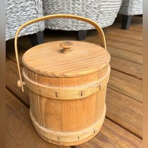 Wooden bucket with lid